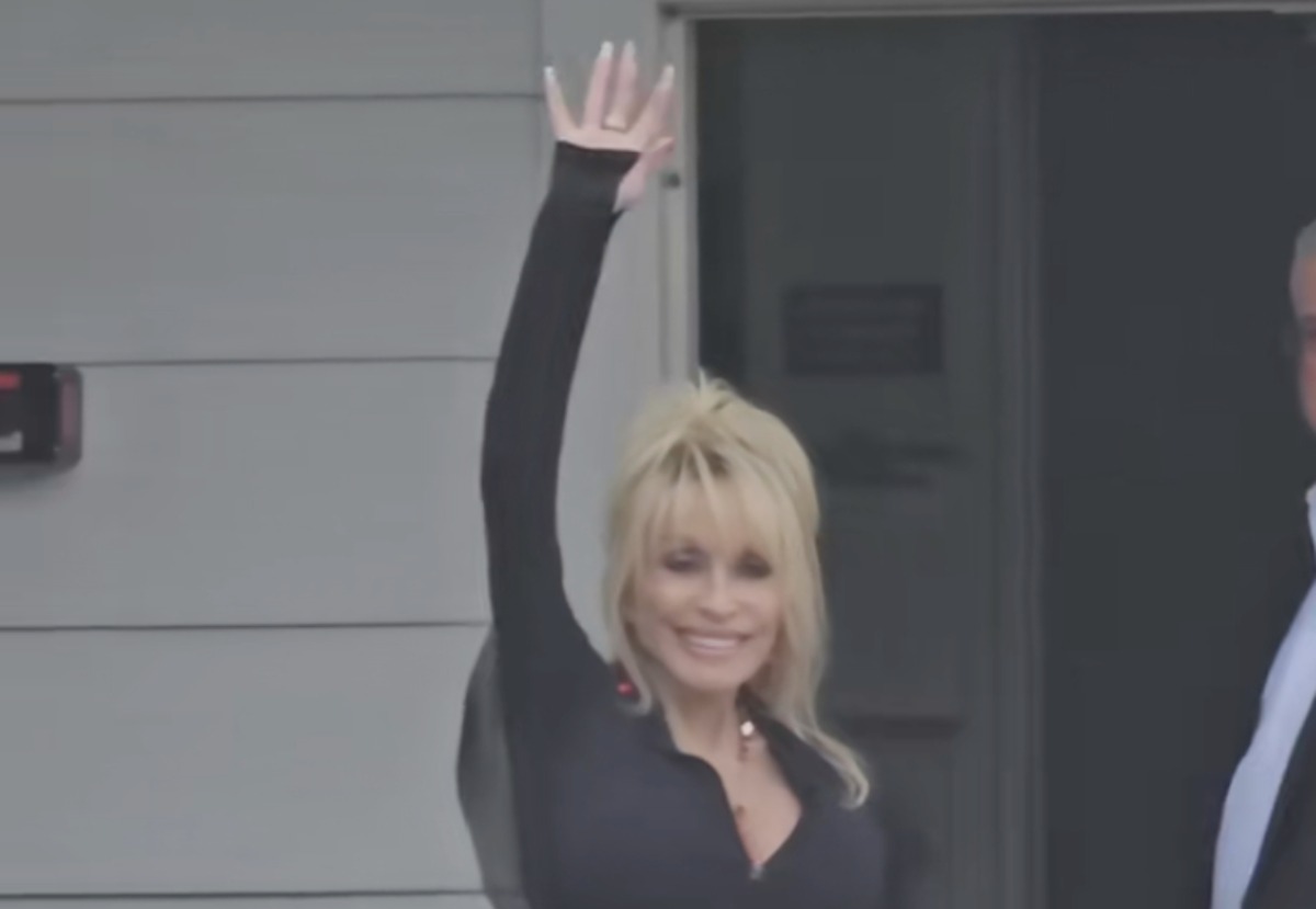 Dolly Parton Makes First Public Appearance Since The Passing Of Her Husband Carl Dean: “I Will Always Love Him, & I’ll Miss Him”