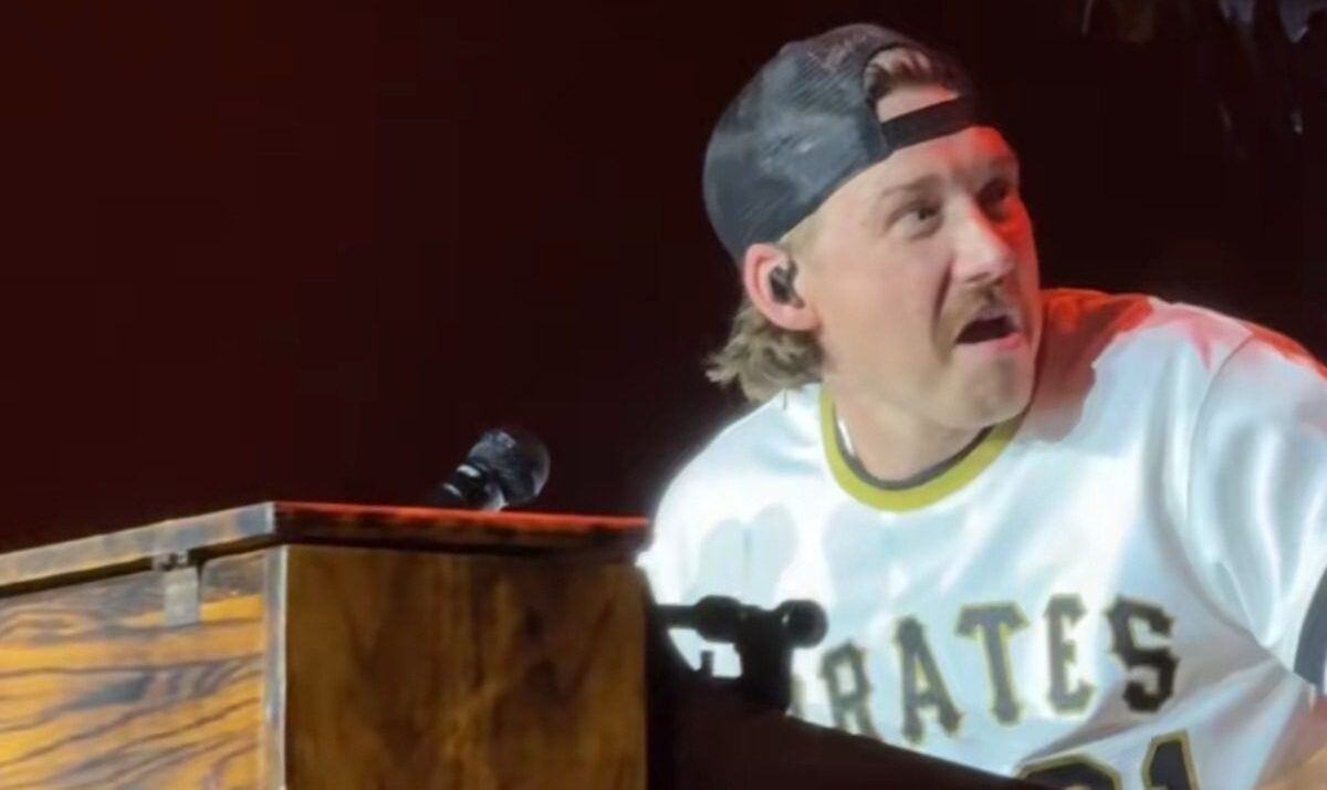 Morgan Wallen Jokes That His Piano Isn’t Working Again During Controversial Pittsburgh Show