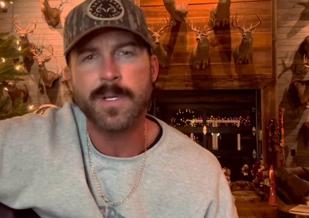 does riley green smoke cigarettes em if ya got em#weouthere #countrymusic #lightemup undefined